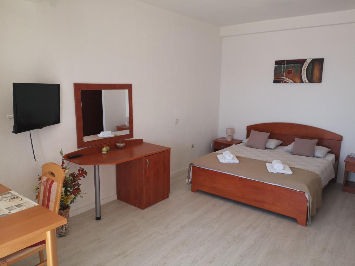 פודגורה Apartmani California מראה חיצוני תמונה