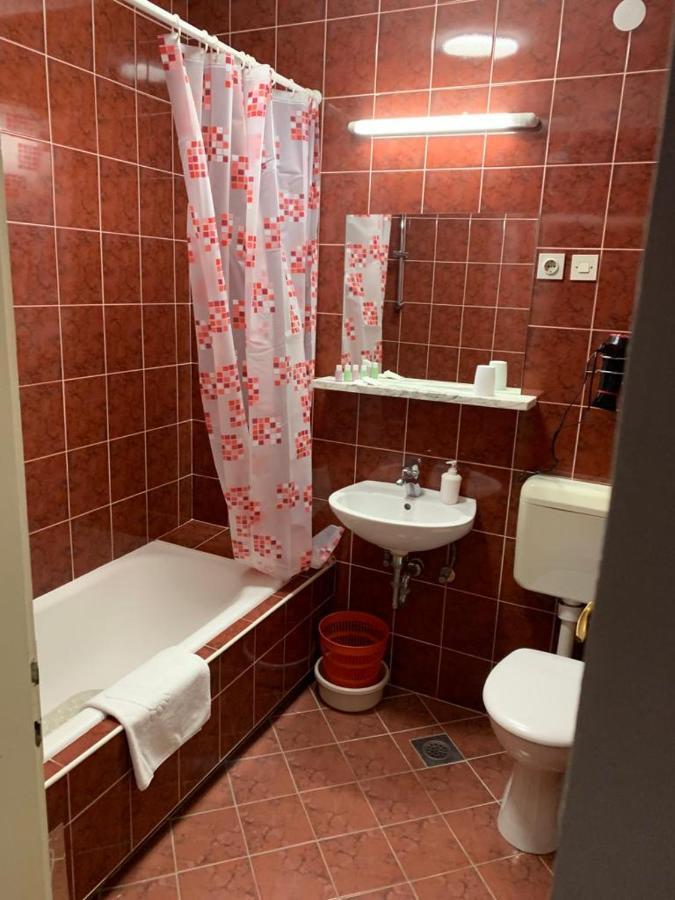 פודגורה Apartmani California מראה חיצוני תמונה